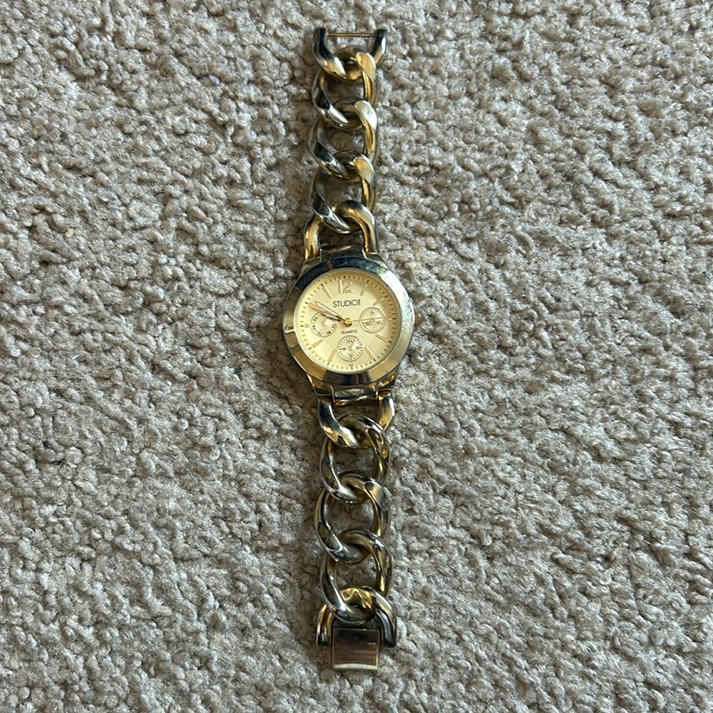 Studio women’s vintage gold tone chainlink bracelet watch one size